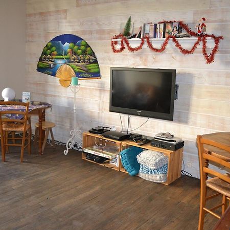 Grande Chambre Familiale Pour 2 A 5 Personnes Lejlighed Chef-Boutonne Eksteriør billede