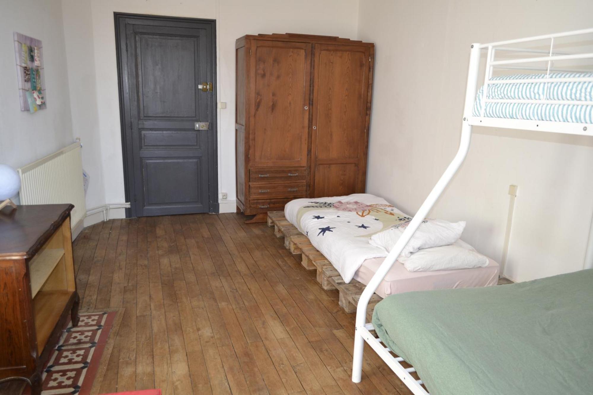 Grande Chambre Familiale Pour 2 A 5 Personnes Lejlighed Chef-Boutonne Eksteriør billede